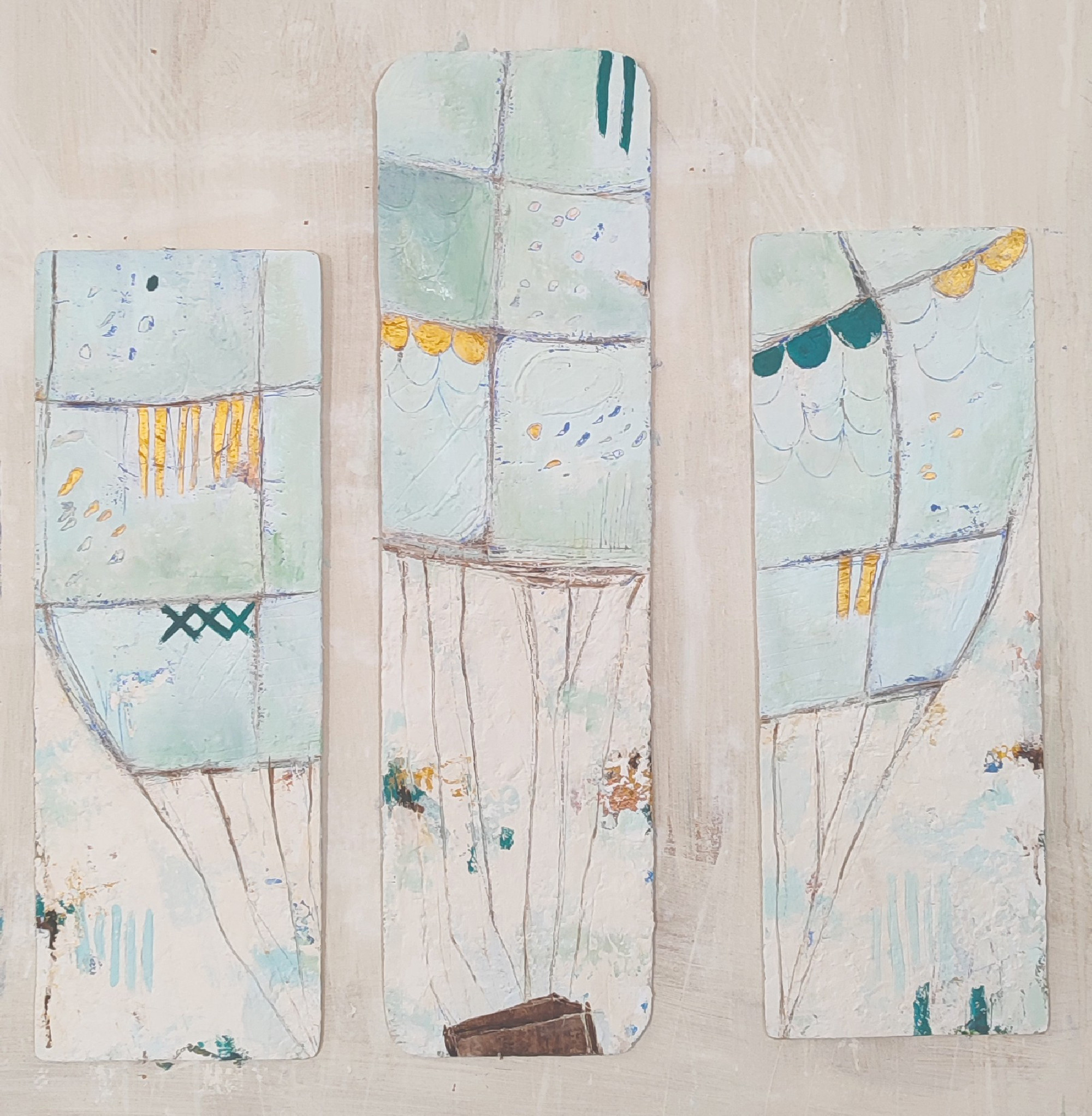 Triptych globo